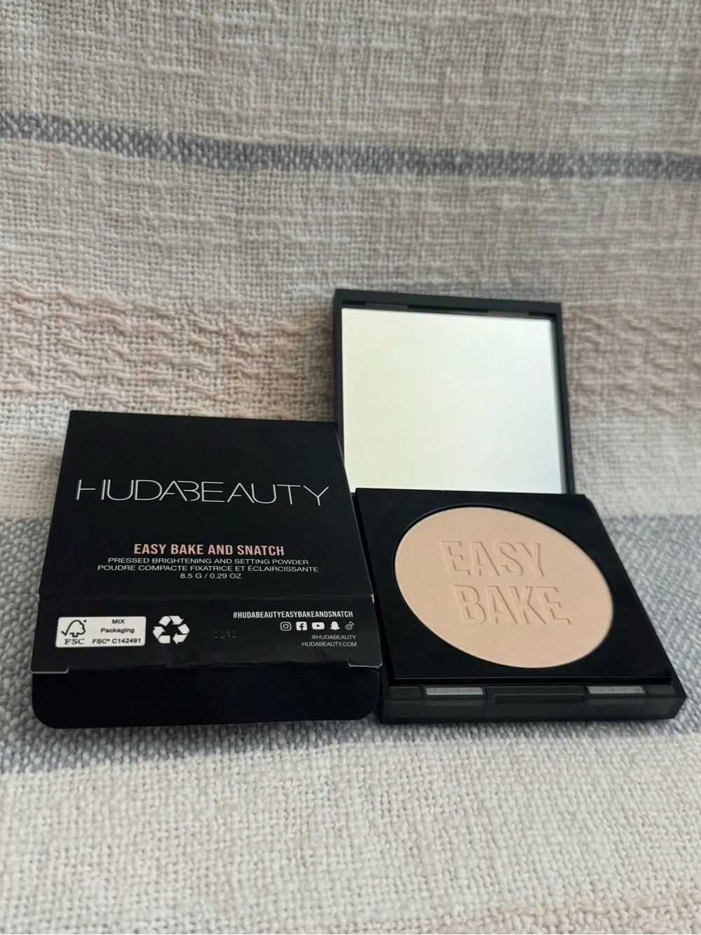 HUDA BEAUTY Easy Bake and Snatch Pressed Setting Powder